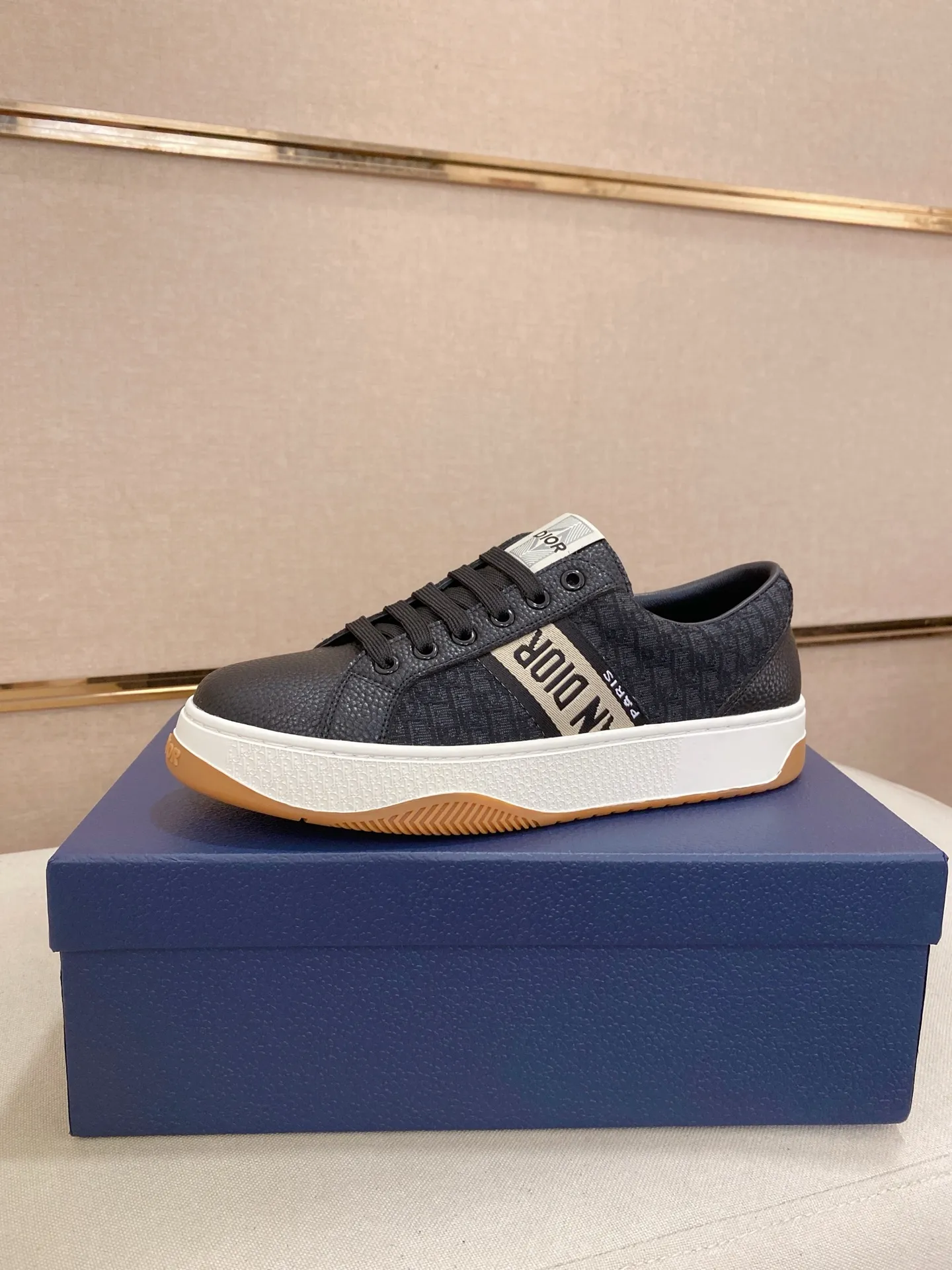 Men's men's shoes 💰 400💰🇮🇹🇮🇹Dior D new model is on sale at the same time, upper 🇮🇹Imported stretch fabric from Italy Fully imported sheepskin lining💪💪, completely 1⃣️ to 1⃣️🇮🇹💪💪, ⚠Sole: Original sole provided by the original factory, exclusive movable molded sole super comfortable, ⚠Original factory follow-up, 🔍🔍high quality, you can come in and out at will, welcome to compare⚠. Code number: 38-44 (45 is custom-made and cannot be returned or exchanged)